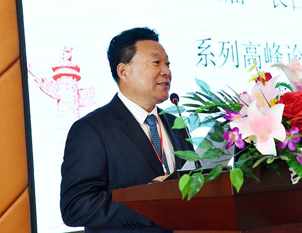 吉林医药学院副校长温春阳主持会议___.jpg