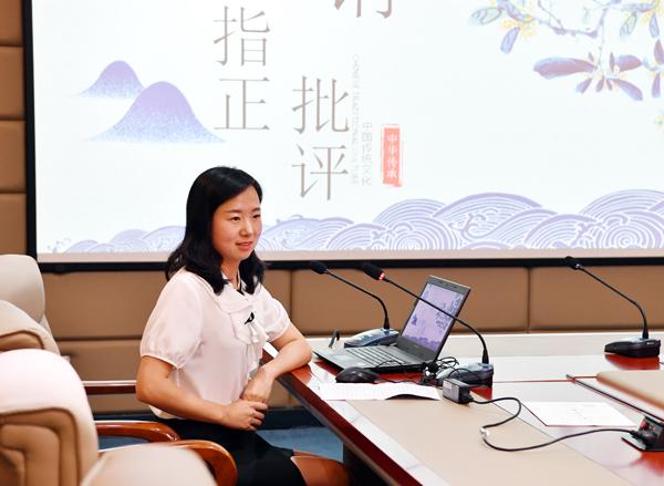 项目主持人进行答辩___.jpg